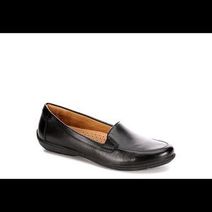 Womens black leather loafer 9M Natural Soul